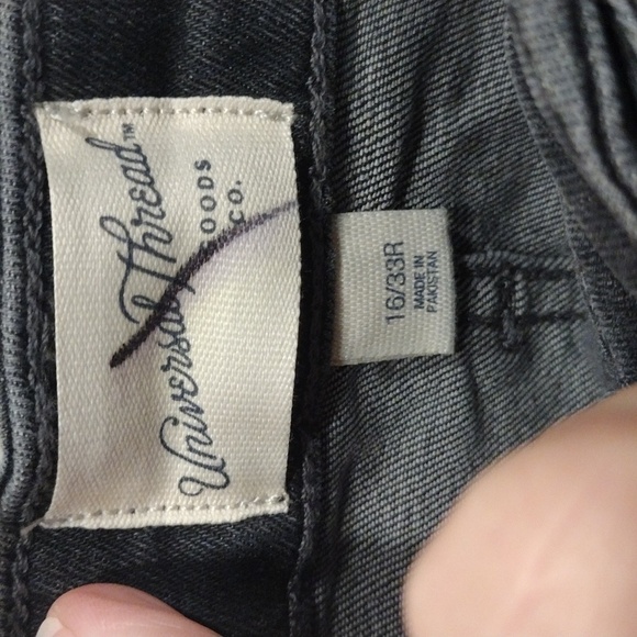 NWT Universal Thread Gray Denim High Rise Bermuda Shorts Size 16/33R-Raw Hem - Picture 3 of 8